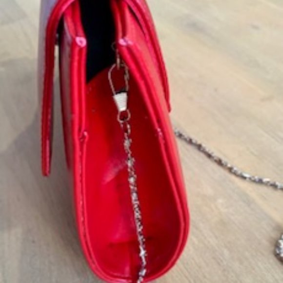 Women's Clutch bag with silver detachable shoulder chain in red, only worn once - Picture 13 of 16